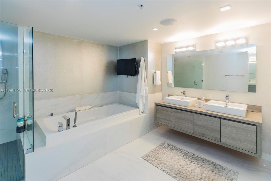For Sale: $1,119,000 (3 beds, 2 baths, 1705 Square Feet)
