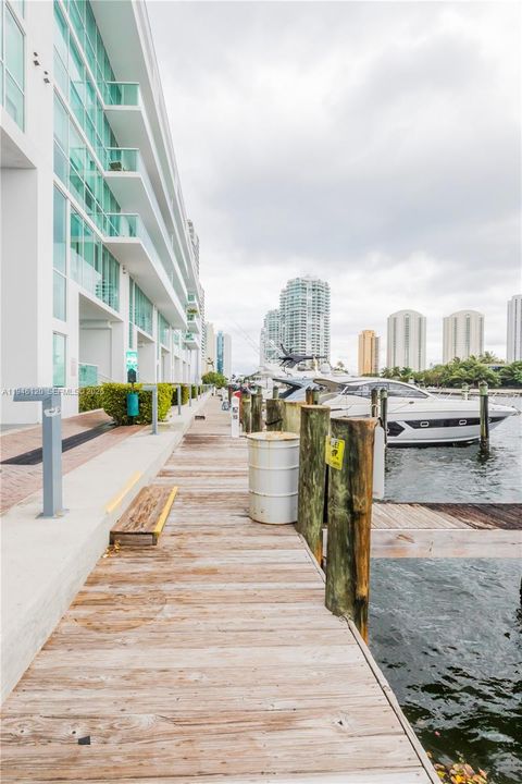 For Sale: $1,119,000 (3 beds, 2 baths, 1705 Square Feet)