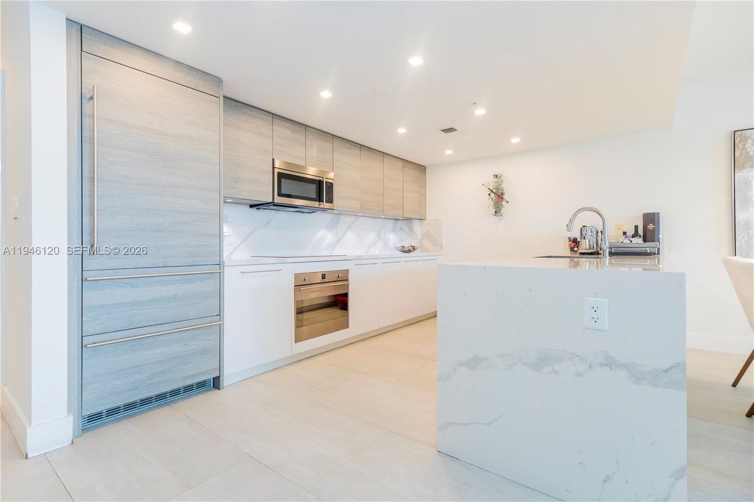 For Sale: $1,119,000 (3 beds, 2 baths, 1705 Square Feet)