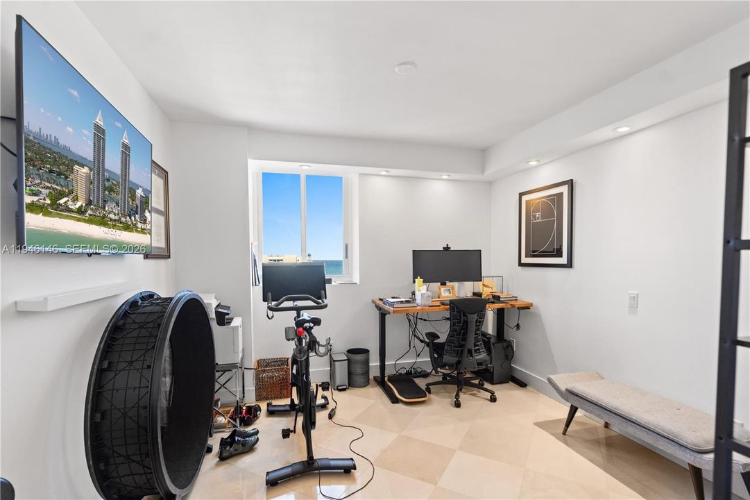 2nd bedroom