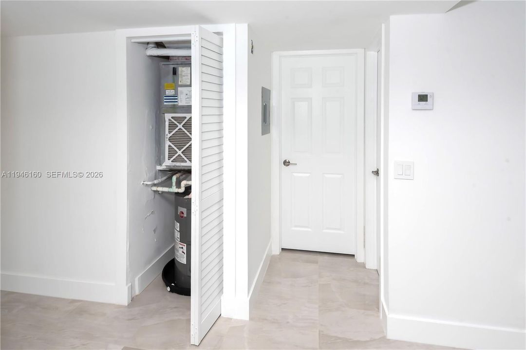 For Sale: $348,999 (2 beds, 2 baths, 1220 Square Feet)