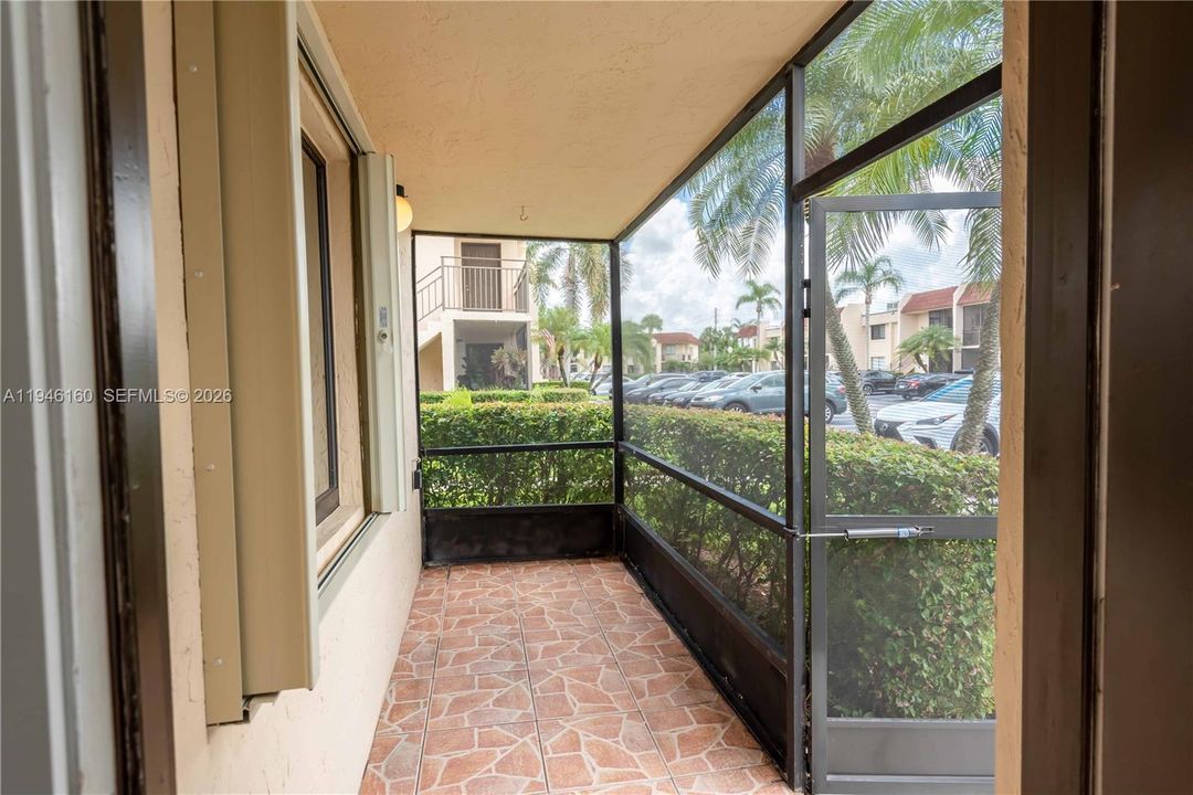 For Sale: $348,999 (2 beds, 2 baths, 1220 Square Feet)