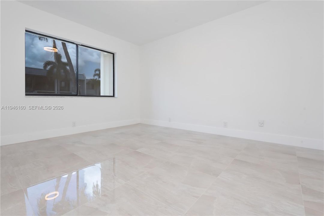 For Sale: $348,999 (2 beds, 2 baths, 1220 Square Feet)