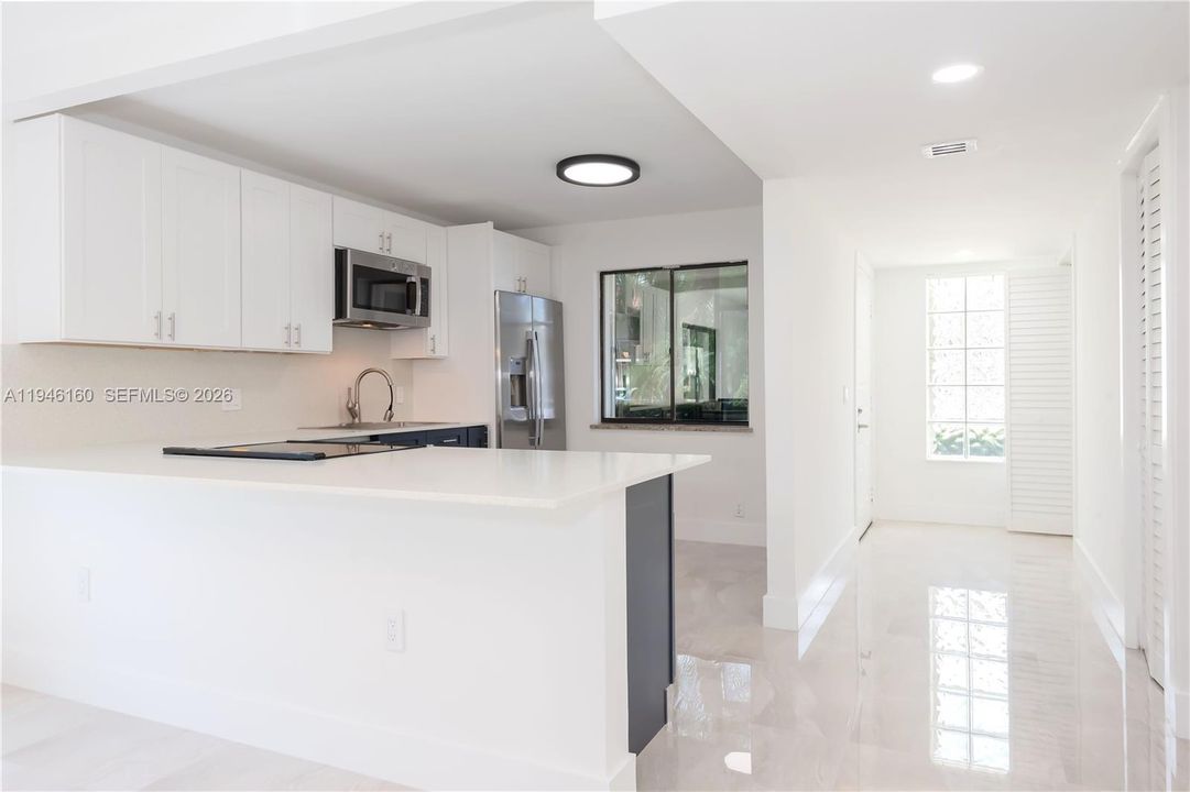 For Sale: $348,999 (2 beds, 2 baths, 1220 Square Feet)