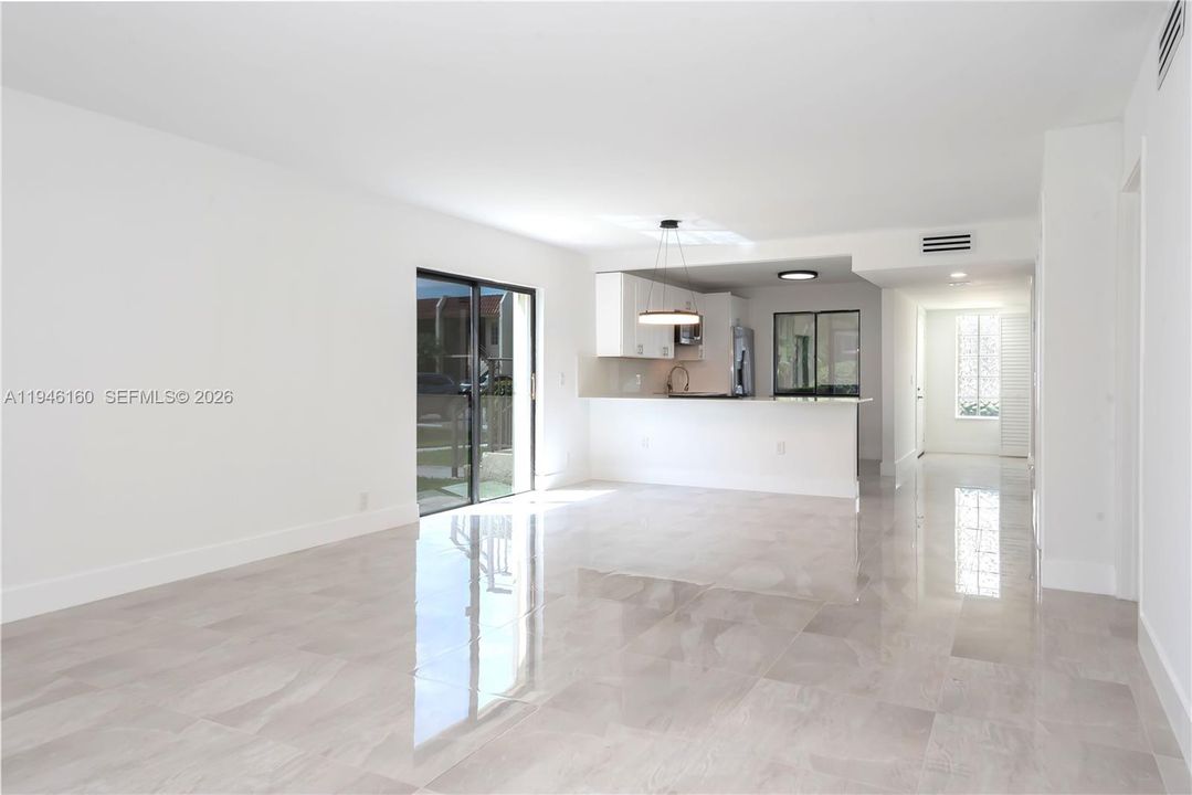 For Sale: $348,999 (2 beds, 2 baths, 1220 Square Feet)