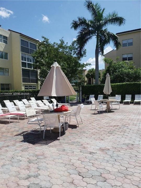 Active With Contract: $100,000 (2 beds, 2 baths, 865 Square Feet)