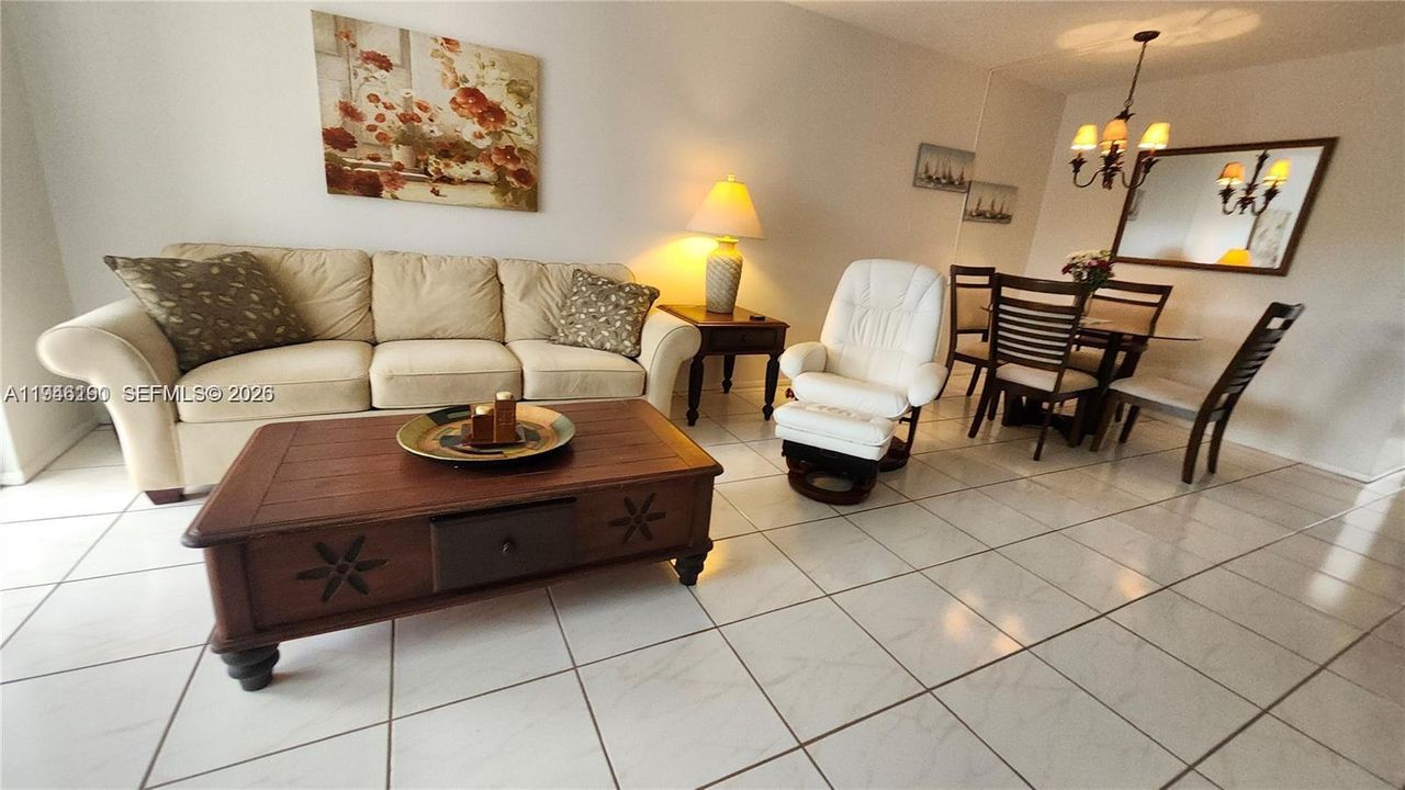 Active With Contract: $100,000 (2 beds, 2 baths, 865 Square Feet)