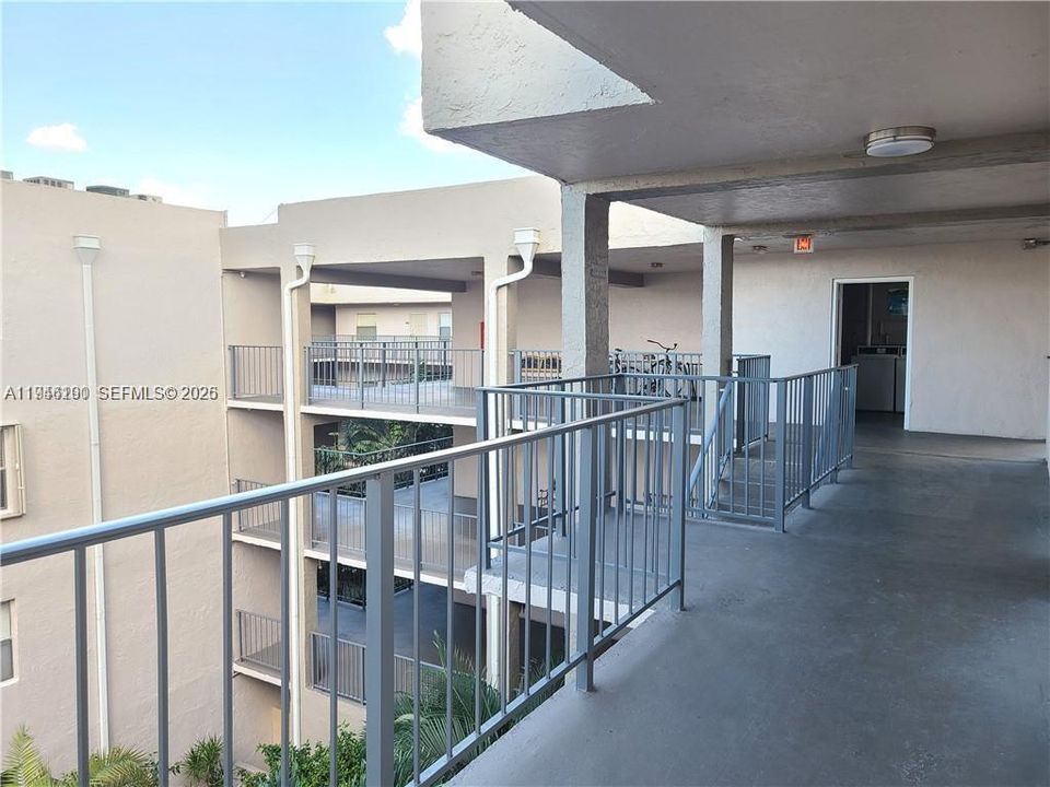 Active With Contract: $100,000 (2 beds, 2 baths, 865 Square Feet)