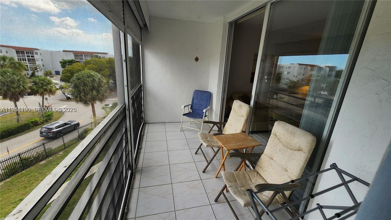 Active With Contract: $100,000 (2 beds, 2 baths, 865 Square Feet)