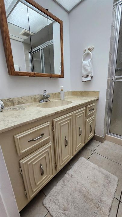 Active With Contract: $100,000 (2 beds, 2 baths, 865 Square Feet)