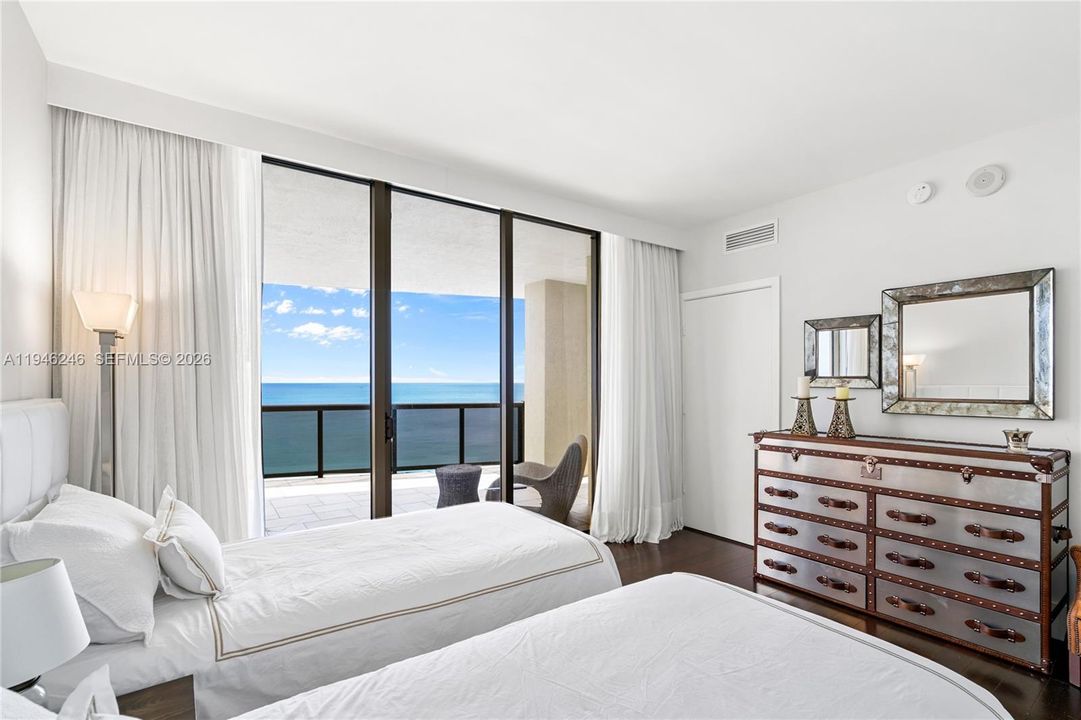 For Sale: $2,100,000 (3 beds, 3 baths, 2383 Square Feet)