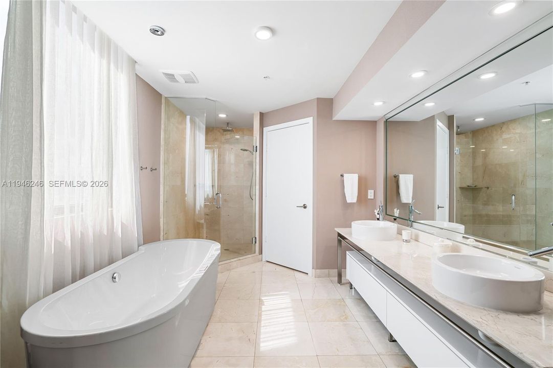 For Sale: $2,100,000 (3 beds, 3 baths, 2383 Square Feet)