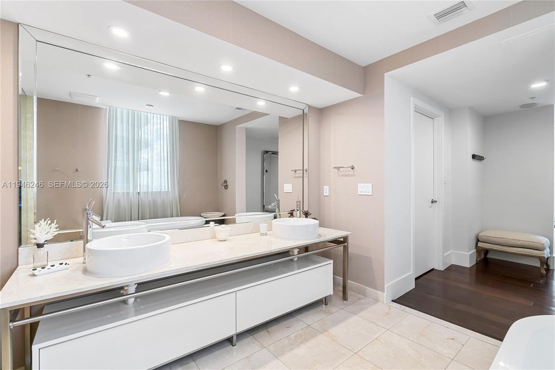 For Sale: $2,100,000 (3 beds, 3 baths, 2383 Square Feet)