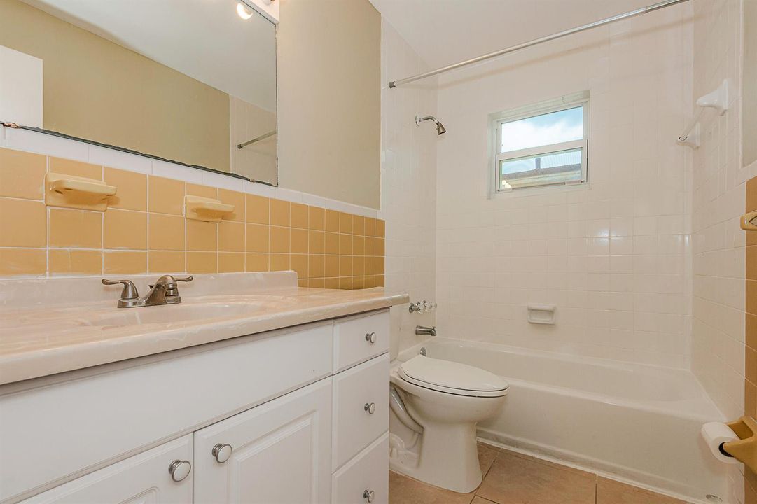 4063-65 SW 51st St_Final Pictures_019