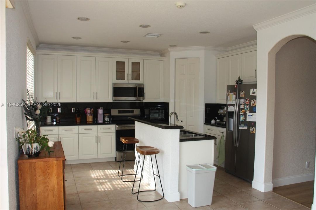 For Sale: $435,000 (3 beds, 2 baths, 1826 Square Feet)
