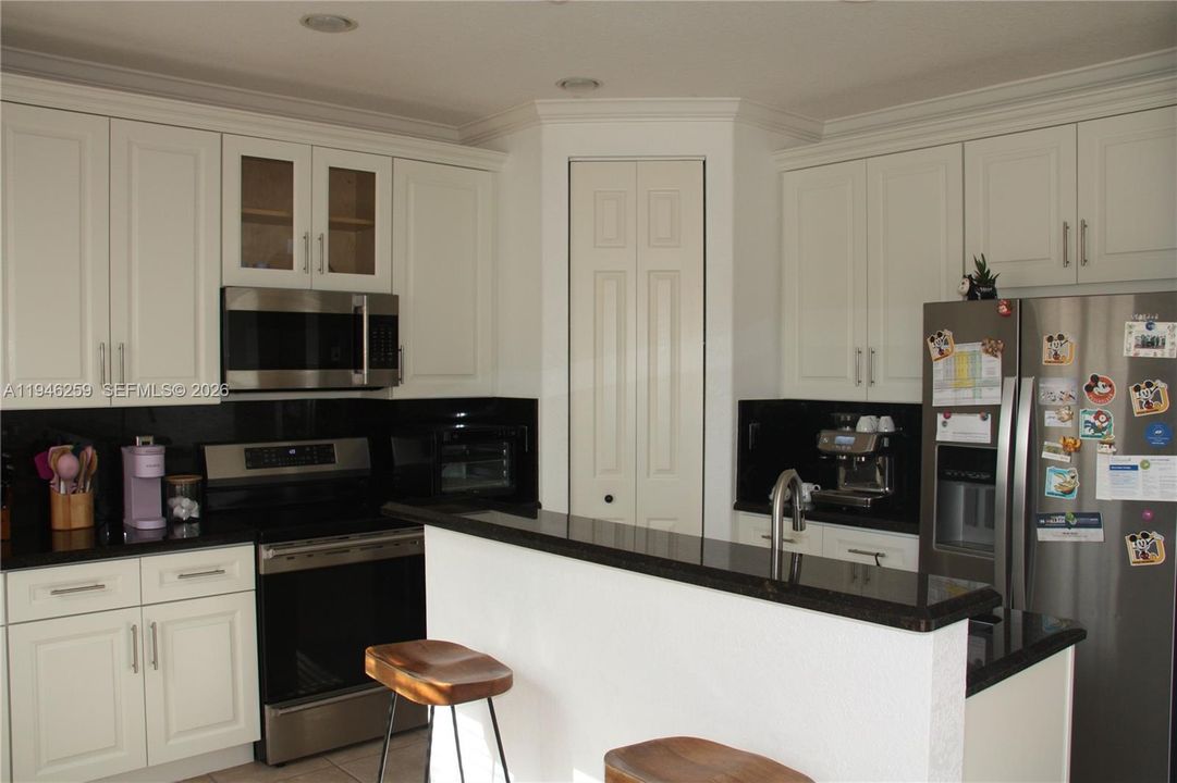 For Sale: $435,000 (3 beds, 2 baths, 1826 Square Feet)