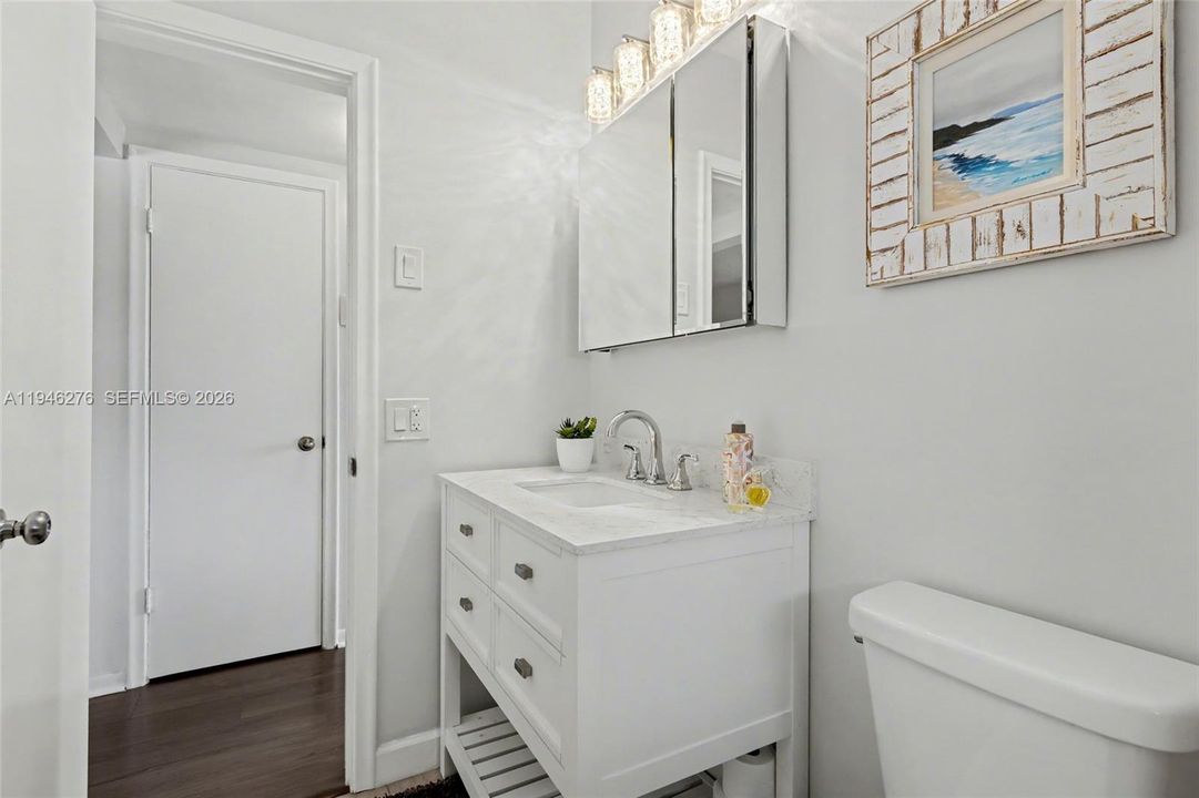 На продажу: $129,900 (2 спален, 1 ванн, 840 Квадратных фут)