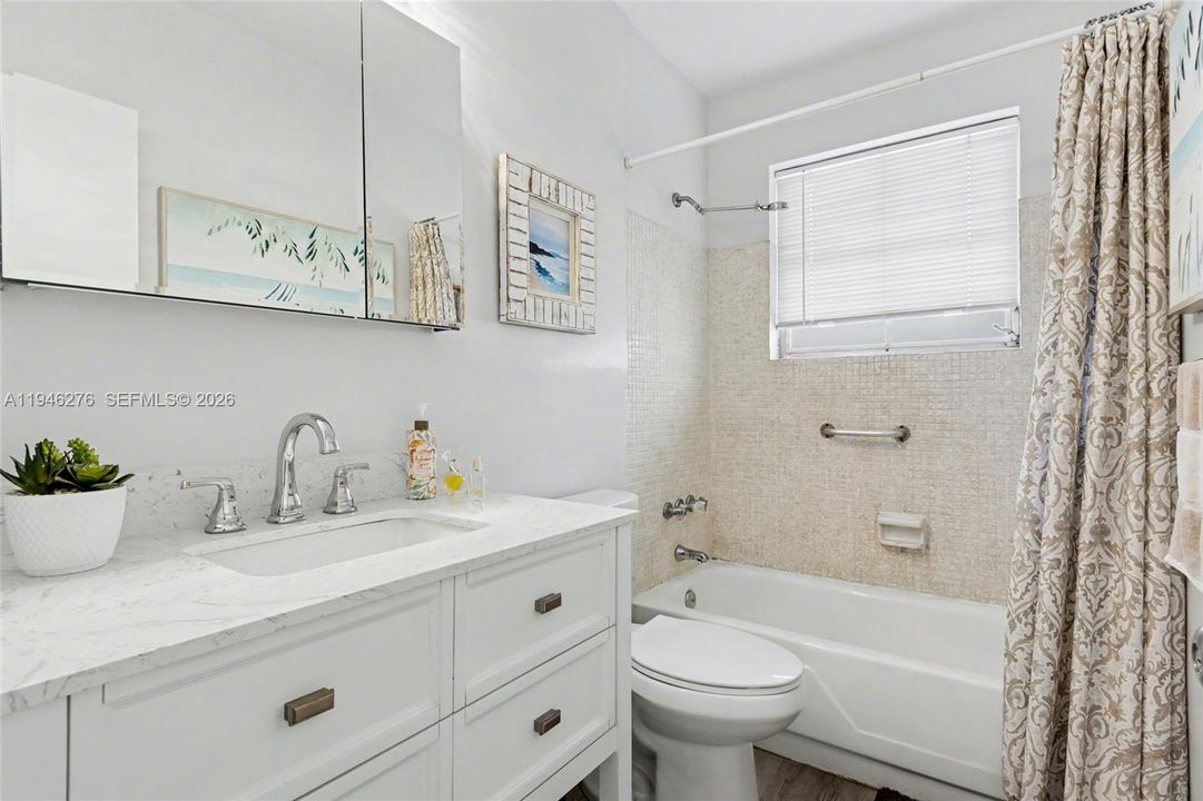 На продажу: $129,900 (2 спален, 1 ванн, 840 Квадратных фут)