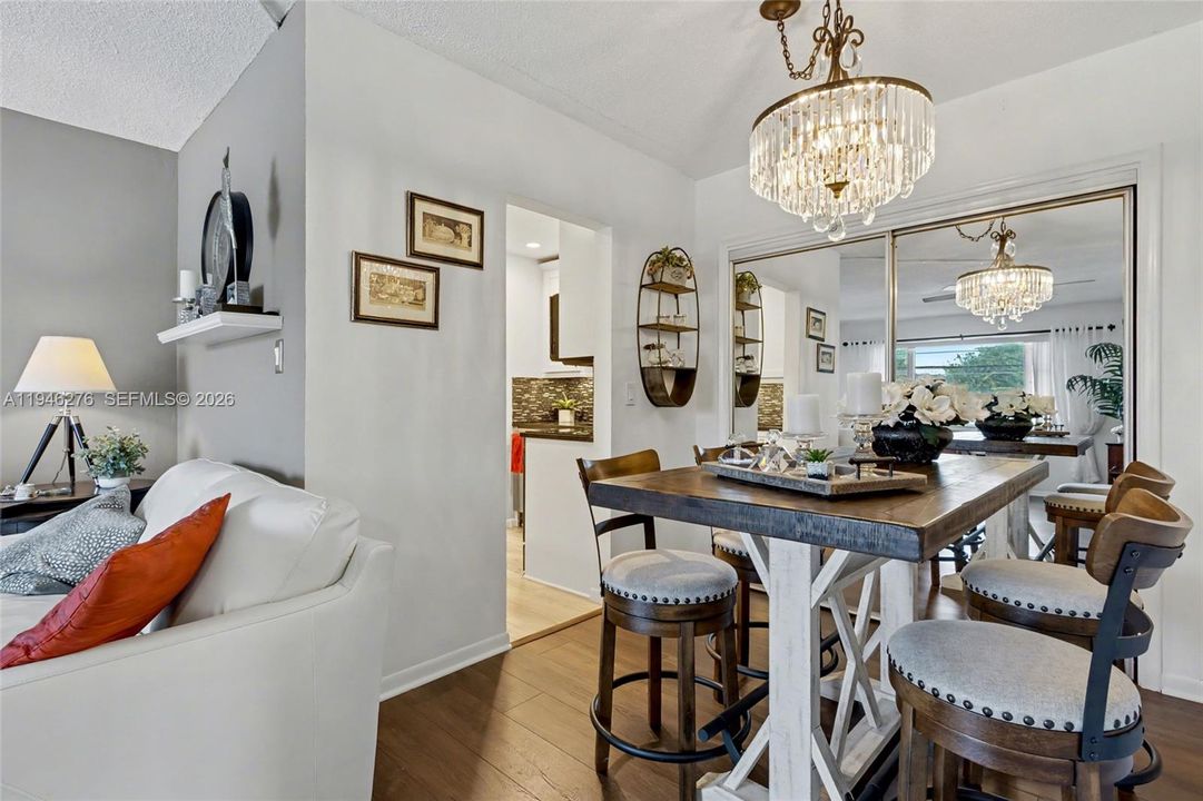 На продажу: $129,900 (2 спален, 1 ванн, 840 Квадратных фут)