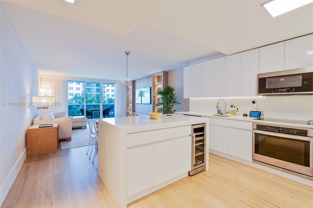 For Sale: $1,690,000 (1 beds, 1 baths, 900 Square Feet)