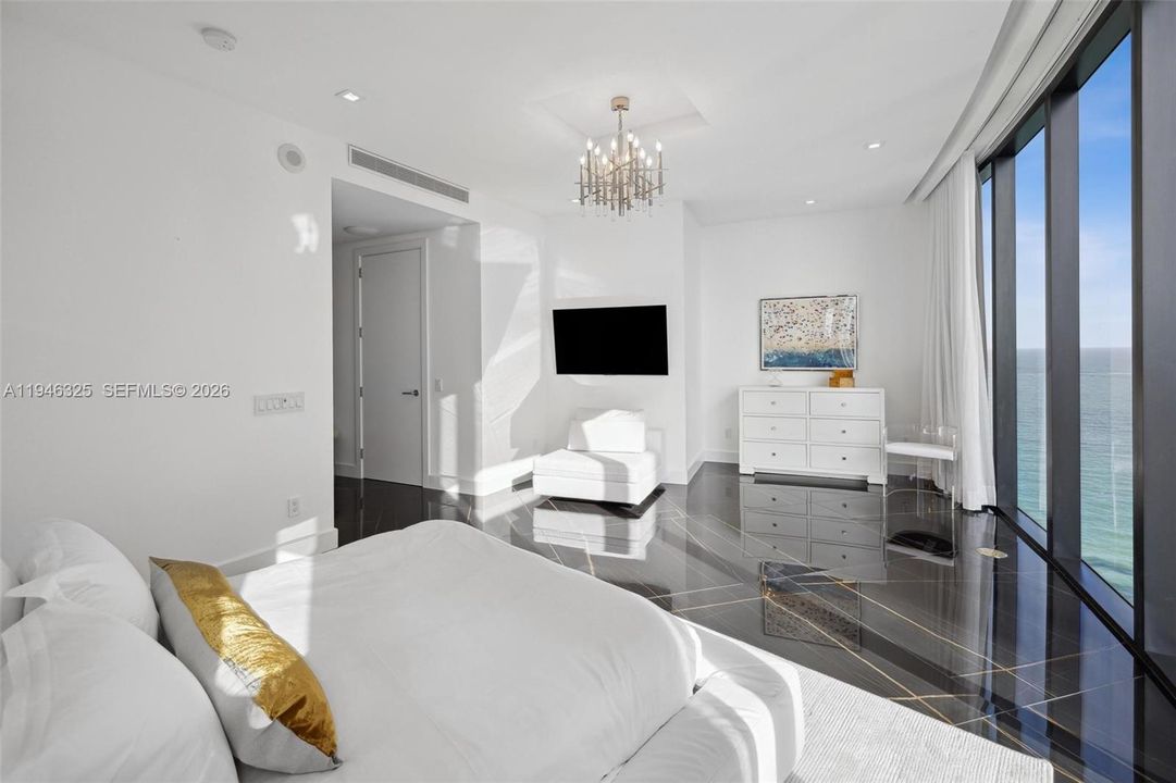 For Sale: $5,899,000 (3 beds, 4 baths, 3171 Square Feet)