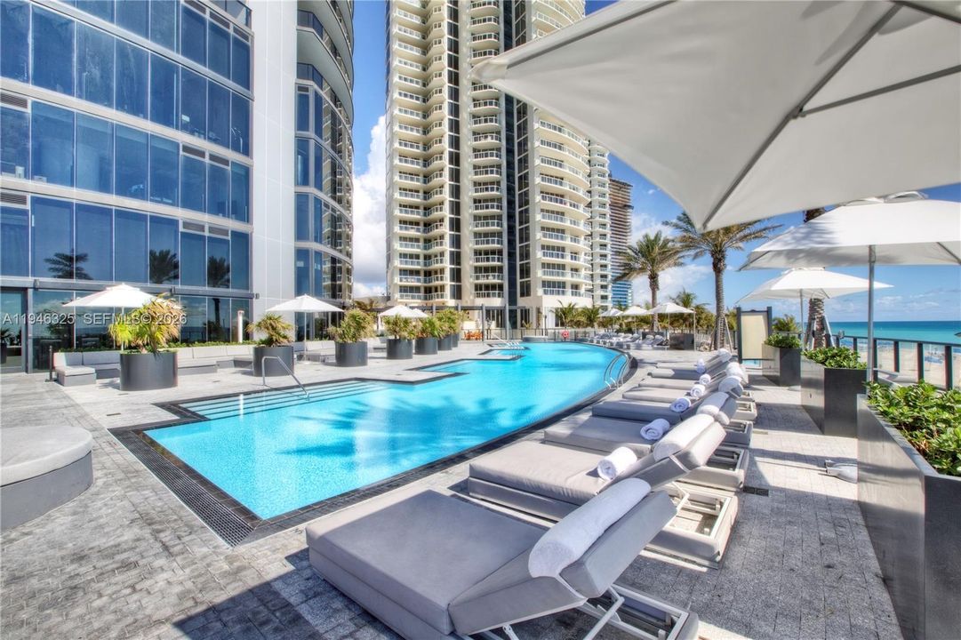 For Sale: $5,899,000 (3 beds, 4 baths, 3171 Square Feet)