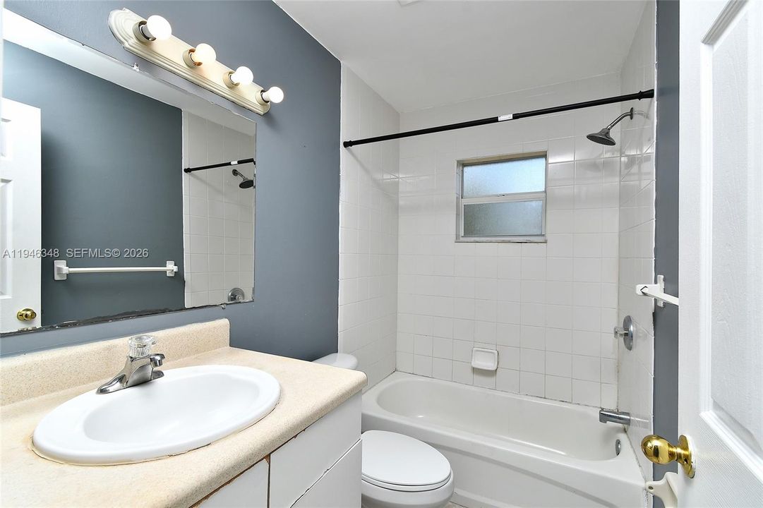 En Venta: $359,900 (0 camas, 0 baños, 1988 Pies cuadrados)