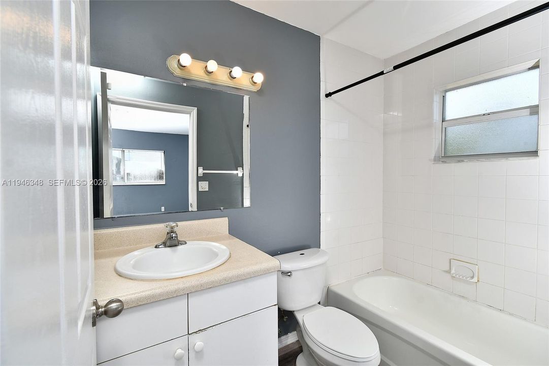 En Venta: $359,900 (0 camas, 0 baños, 1988 Pies cuadrados)