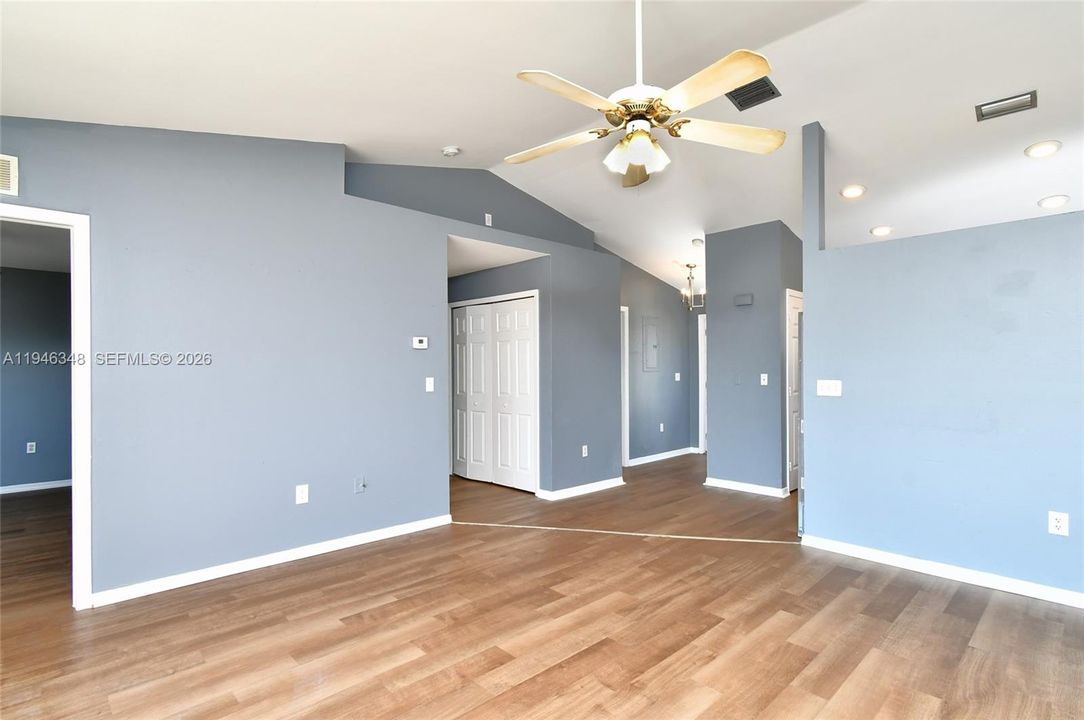 En Venta: $359,900 (0 camas, 0 baños, 1988 Pies cuadrados)