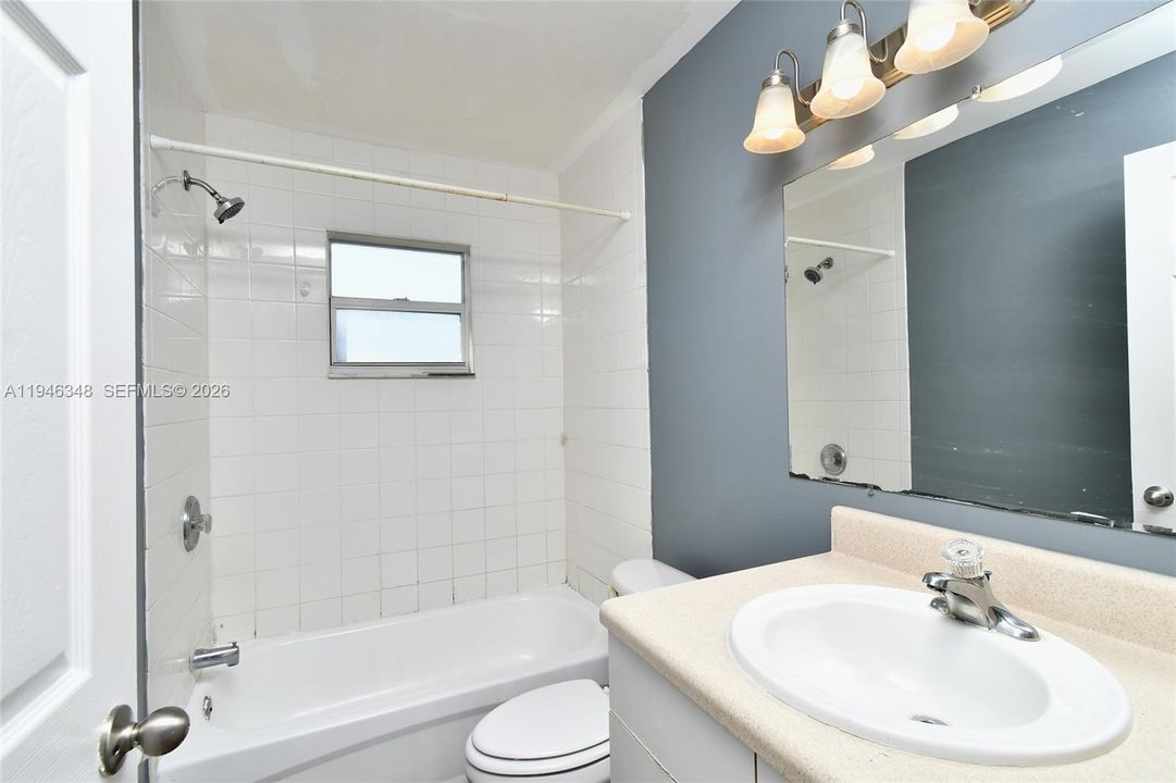 En Venta: $359,900 (0 camas, 0 baños, 1988 Pies cuadrados)