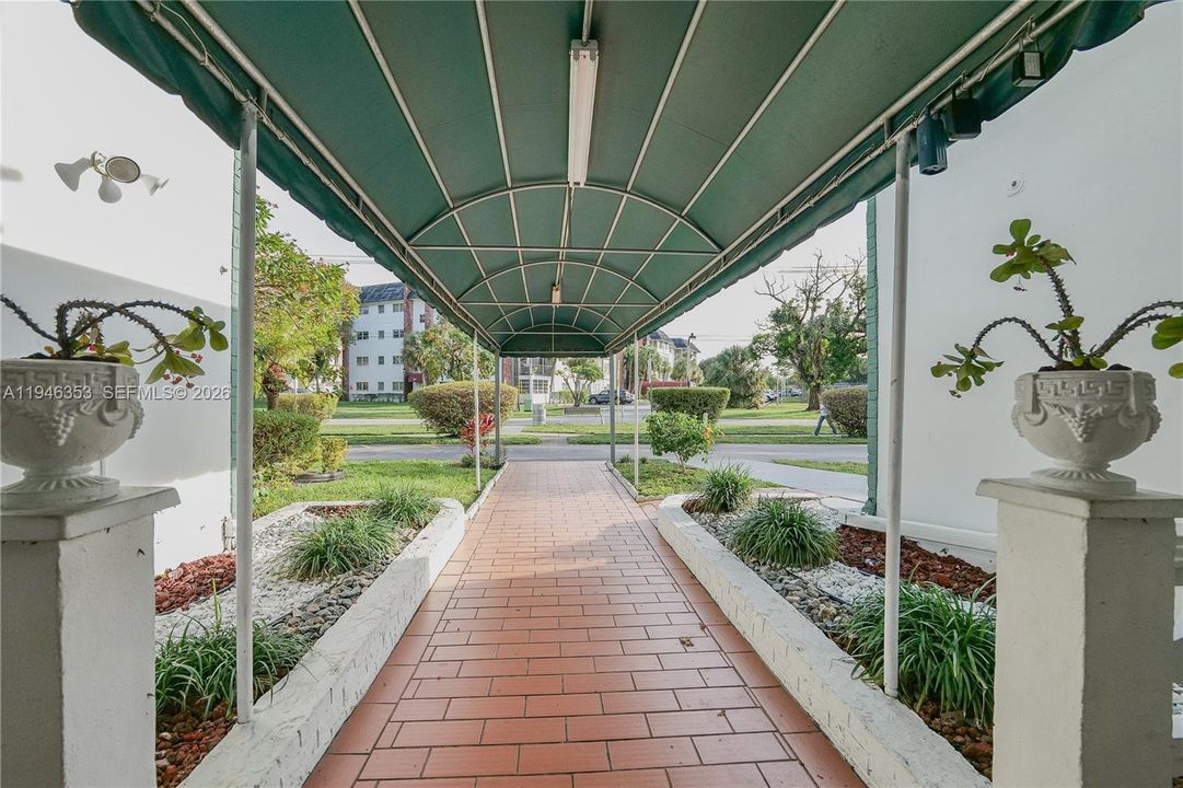 For Sale: $84,500 (1 beds, 1 baths, 928 Square Feet)
