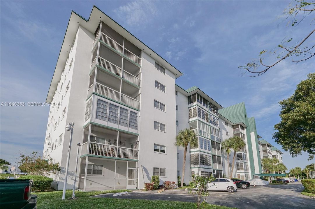 For Sale: $84,500 (1 beds, 1 baths, 928 Square Feet)