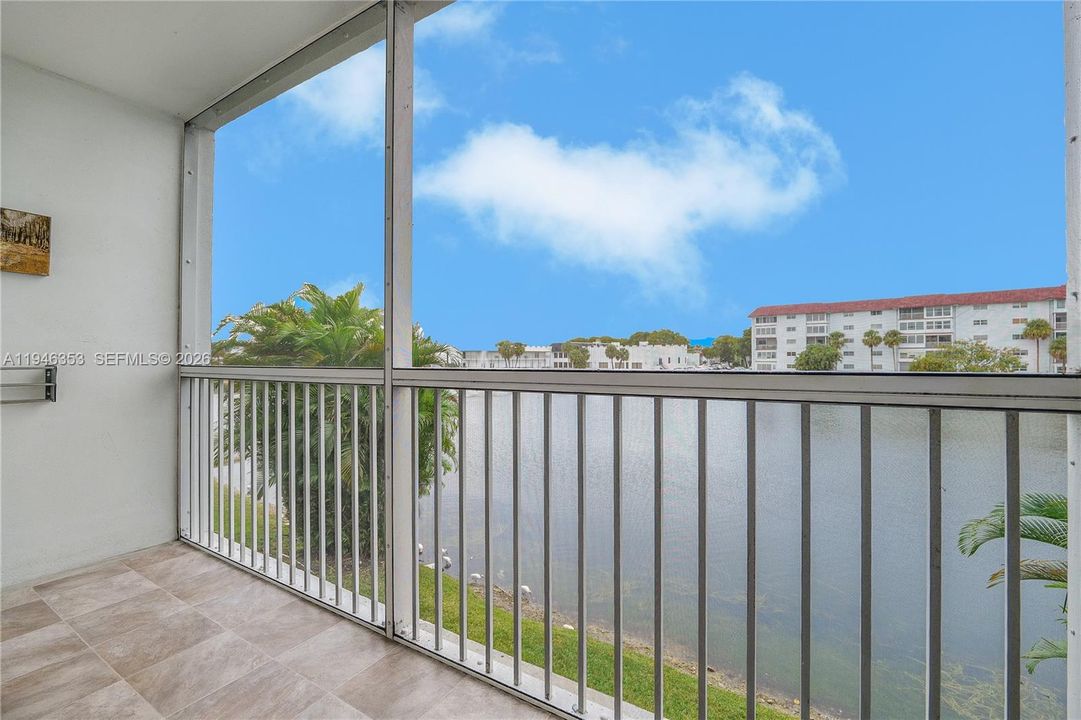 For Sale: $84,500 (1 beds, 1 baths, 928 Square Feet)