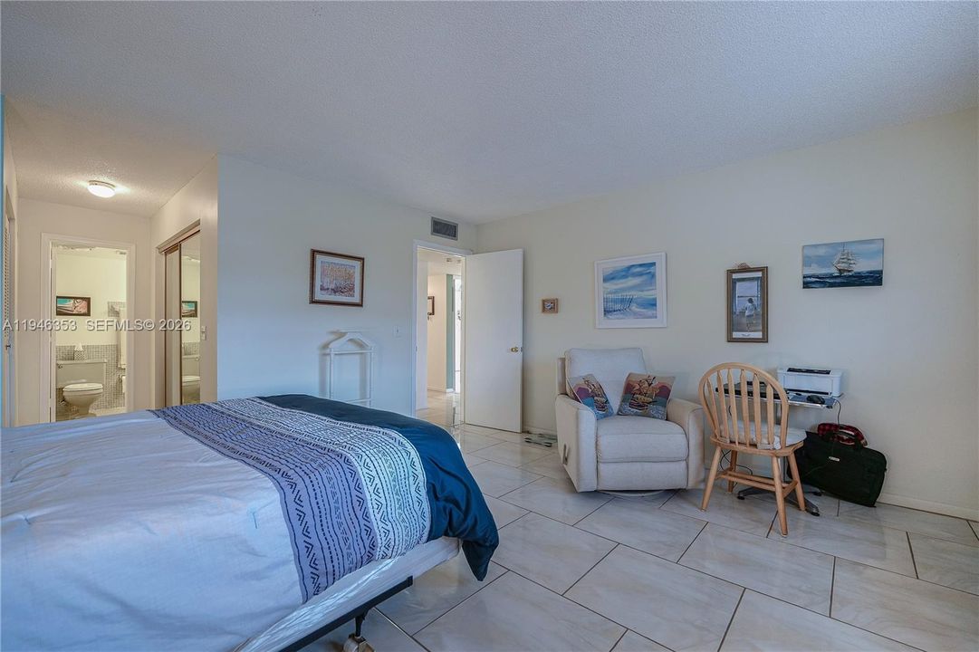 For Sale: $84,500 (1 beds, 1 baths, 928 Square Feet)