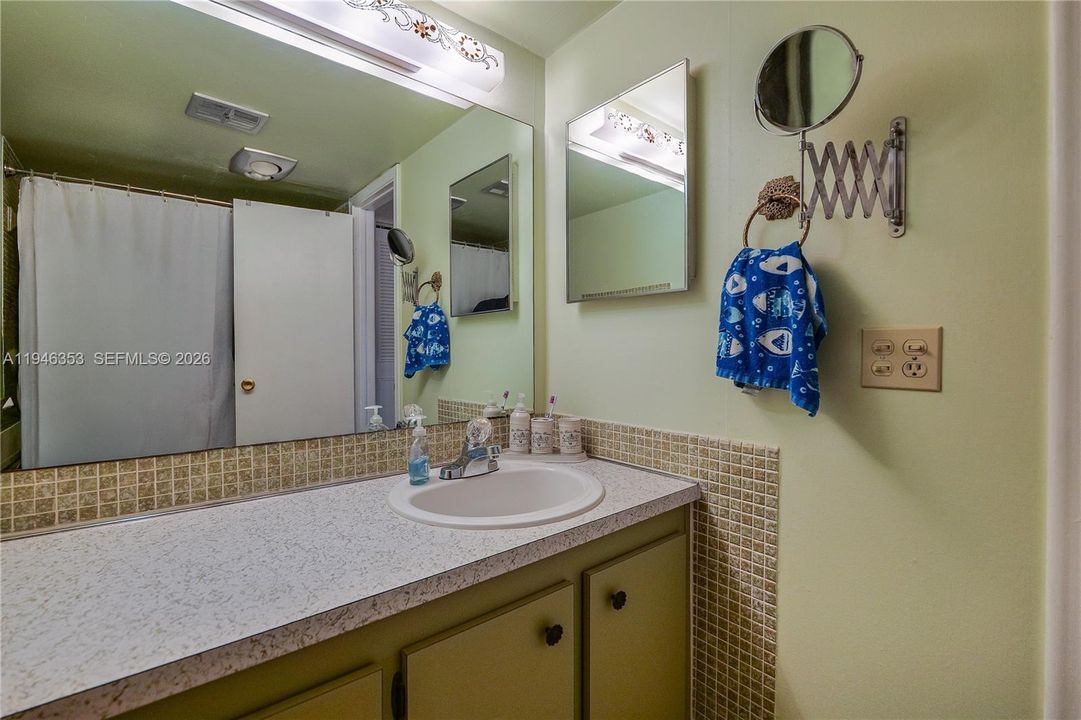 For Sale: $84,500 (1 beds, 1 baths, 928 Square Feet)
