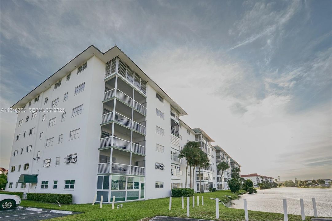 For Sale: $84,500 (1 beds, 1 baths, 928 Square Feet)