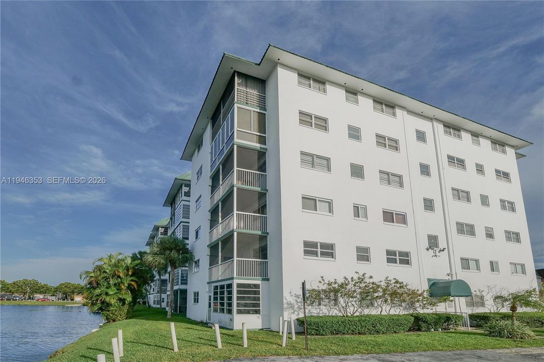 For Sale: $84,500 (1 beds, 1 baths, 928 Square Feet)