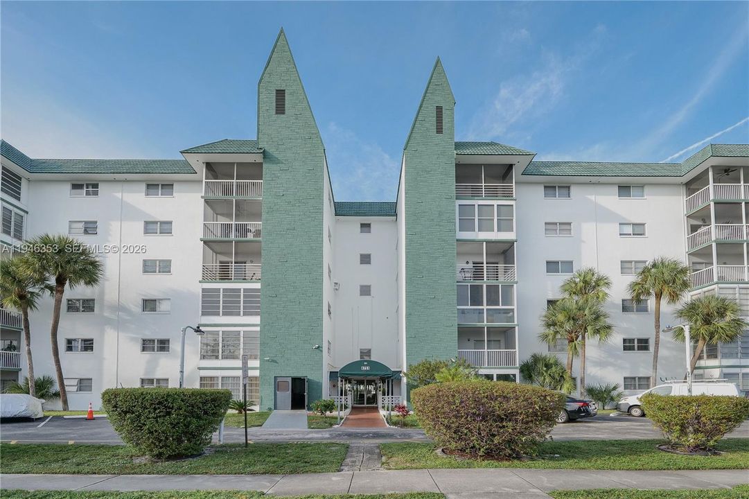 For Sale: $84,500 (1 beds, 1 baths, 928 Square Feet)
