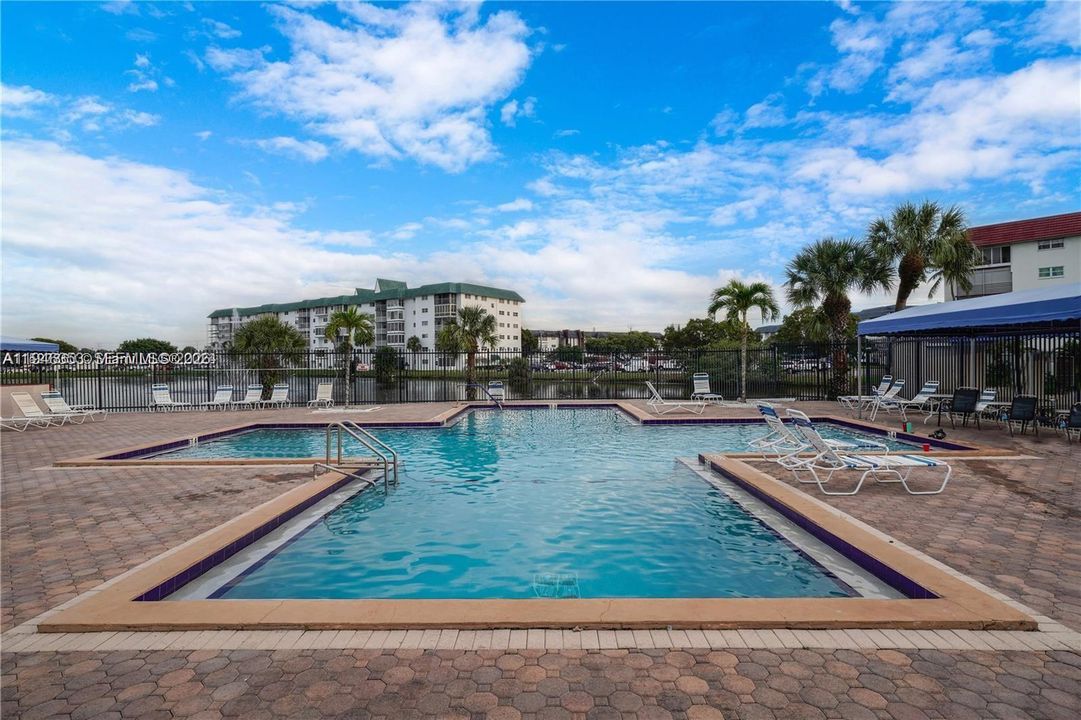 For Sale: $84,500 (1 beds, 1 baths, 928 Square Feet)