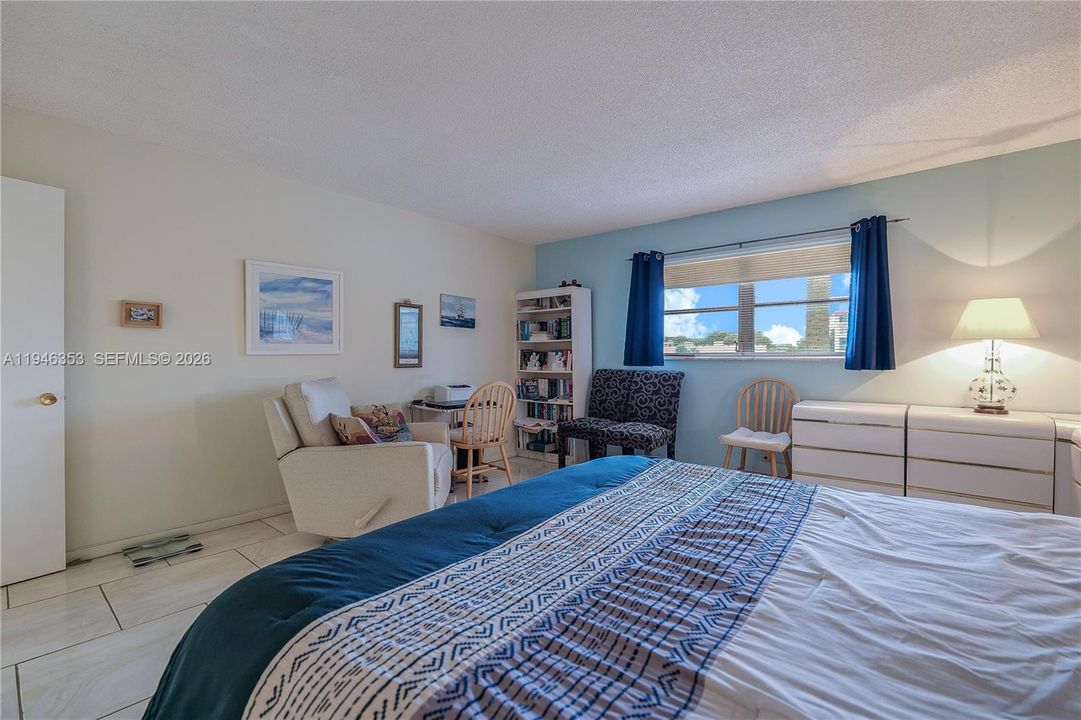 For Sale: $84,500 (1 beds, 1 baths, 928 Square Feet)