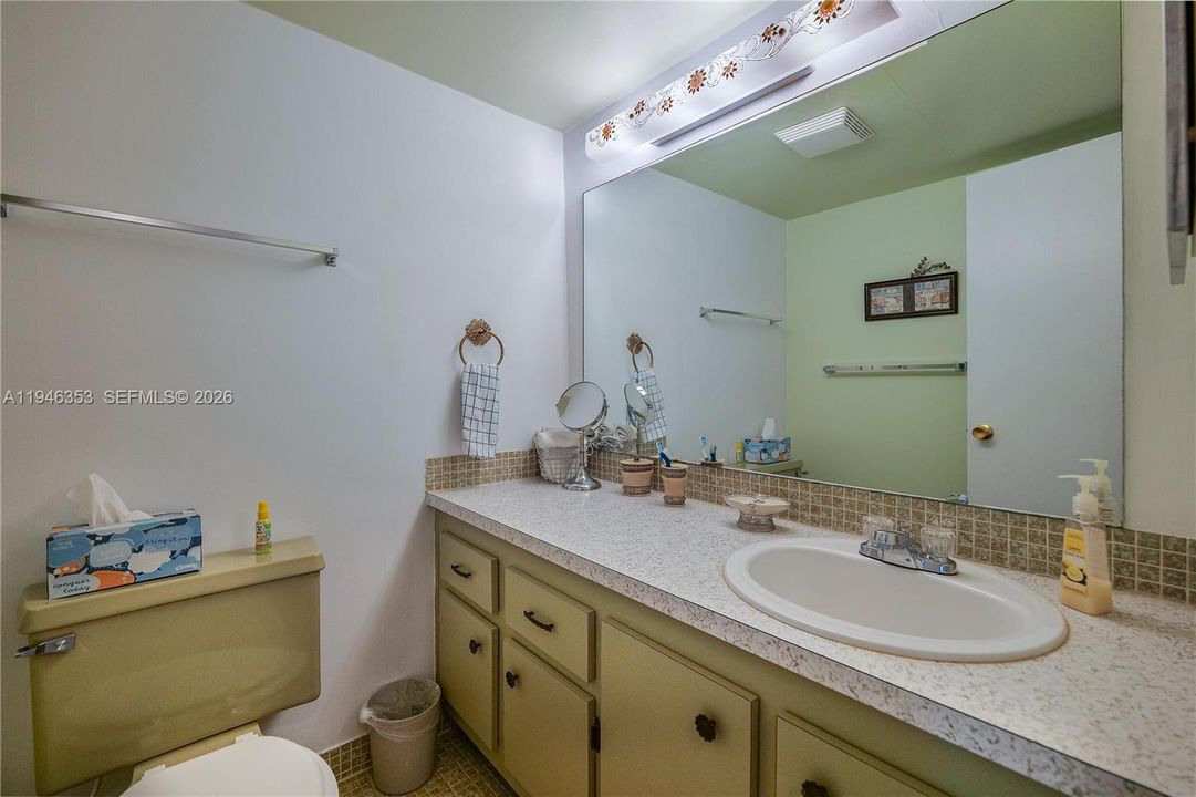 For Sale: $84,500 (1 beds, 1 baths, 928 Square Feet)