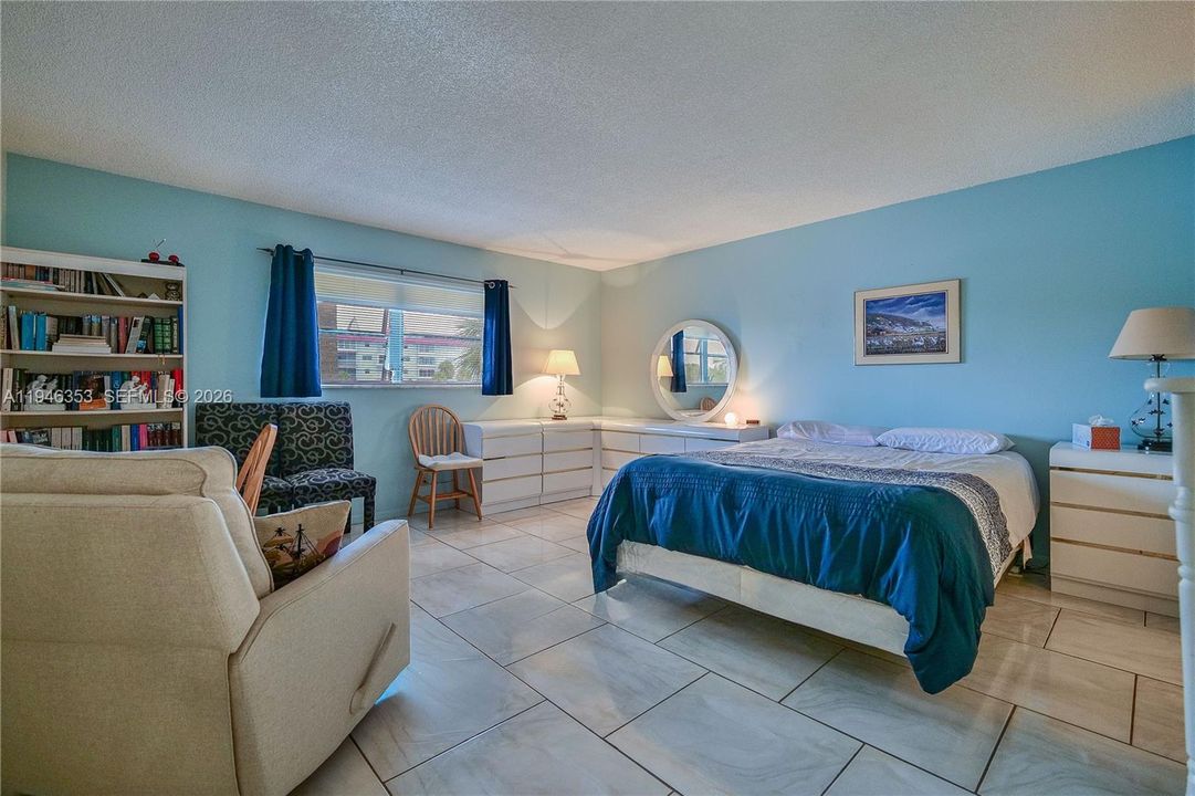For Sale: $84,500 (1 beds, 1 baths, 928 Square Feet)