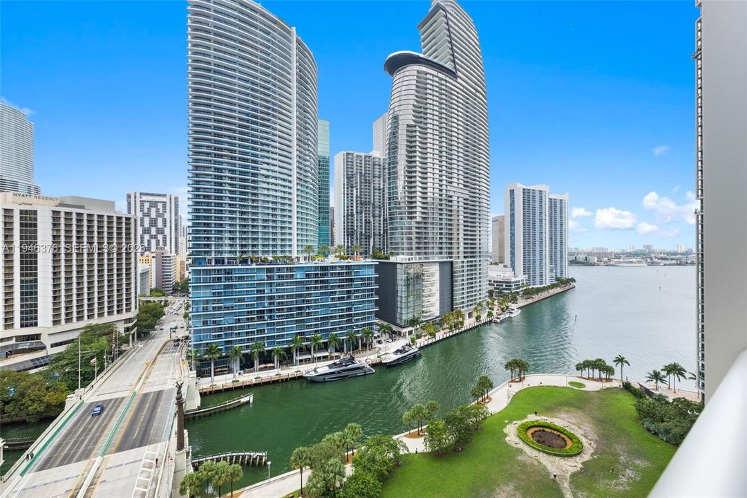 待售: $945,000 (2 贝兹, 2 浴室, 1286 平方英尺)