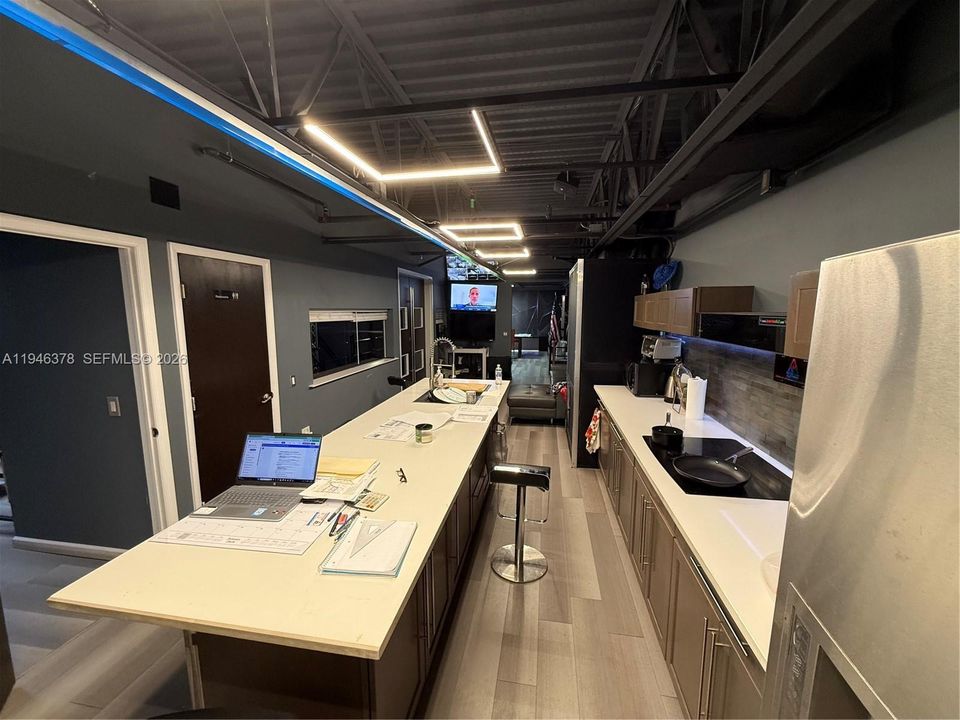 break room/lounge with bathroom for 679 sqft space