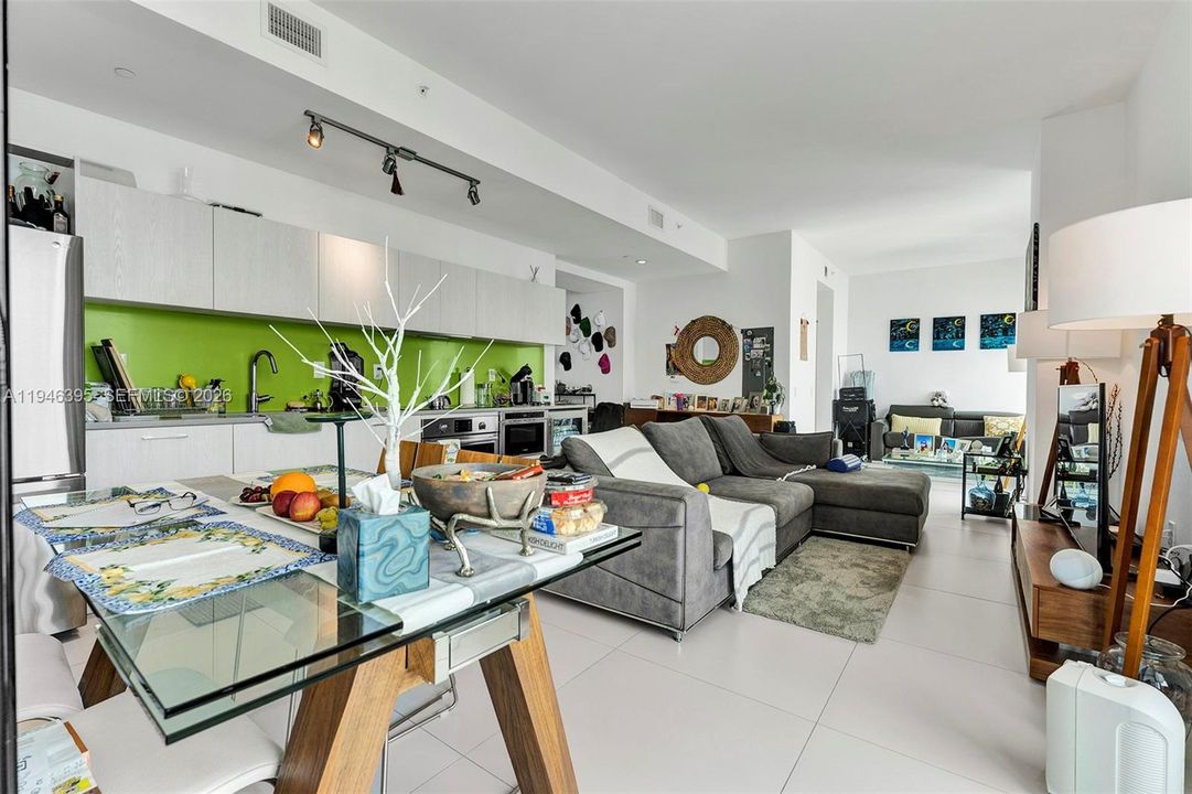 En Venta: $570,000 (1 camas, 1 baños, 833 Pies cuadrados)