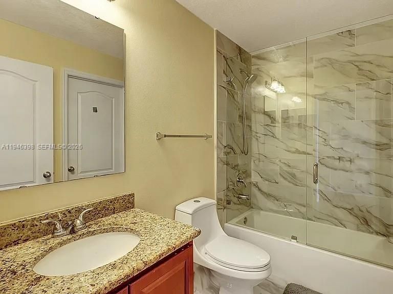 En Renta: $4,500 (6 camas, 4 baños, 3916 Pies cuadrados)