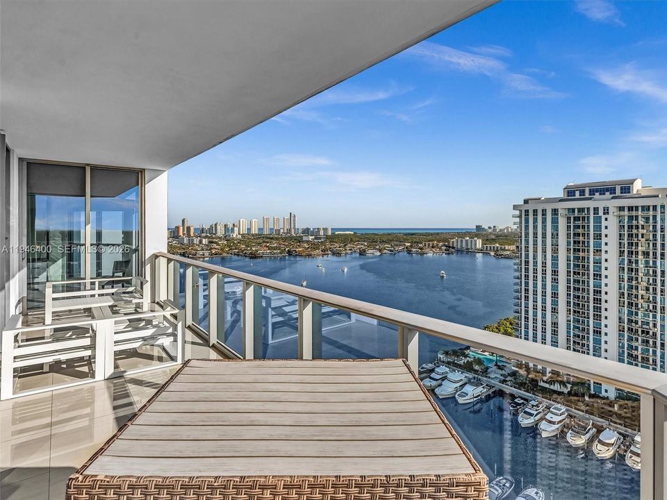 Недавно продано: $1,075,000 (2 спален, 2 ванн, 1999 Квадратных фут)