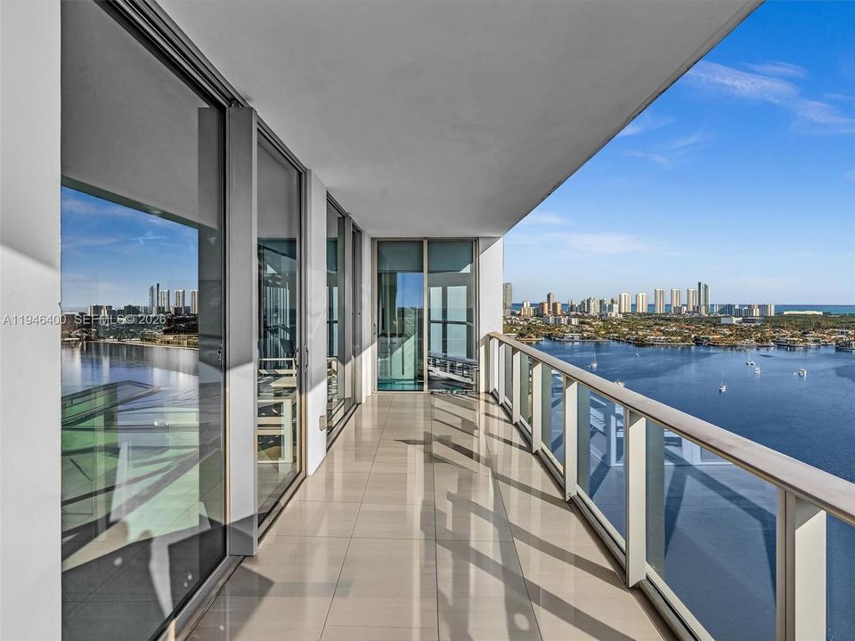 Недавно продано: $1,075,000 (2 спален, 2 ванн, 1999 Квадратных фут)