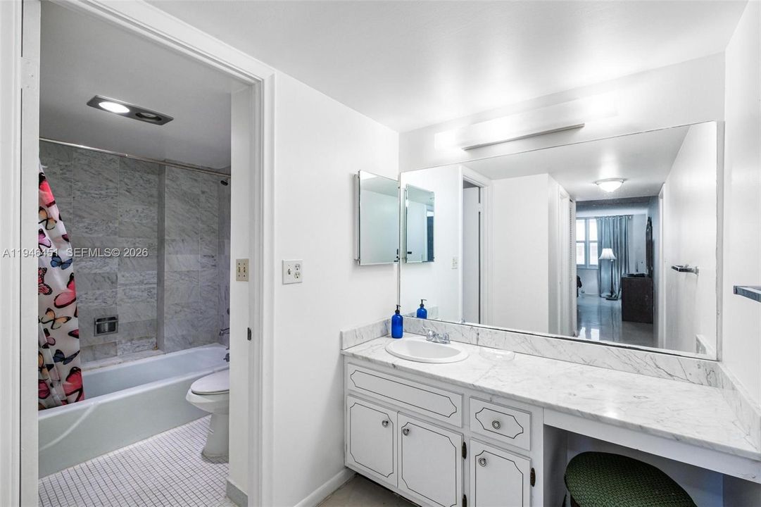 En Venta: $799,000 (2 camas, 2 baños, 1200 Pies cuadrados)