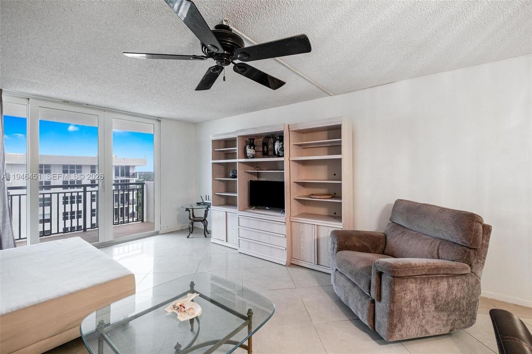 En Venta: $799,000 (2 camas, 2 baños, 1200 Pies cuadrados)